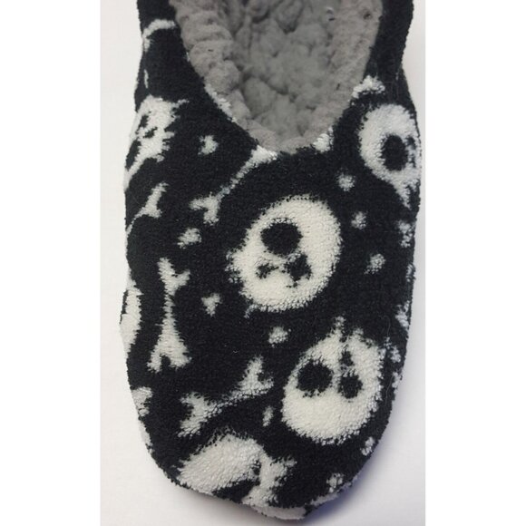 NEW Kid's Sherpa Lined Slippers with Skull & Cross Bone Size 13-1 New / Tag - Picture 3 of 7